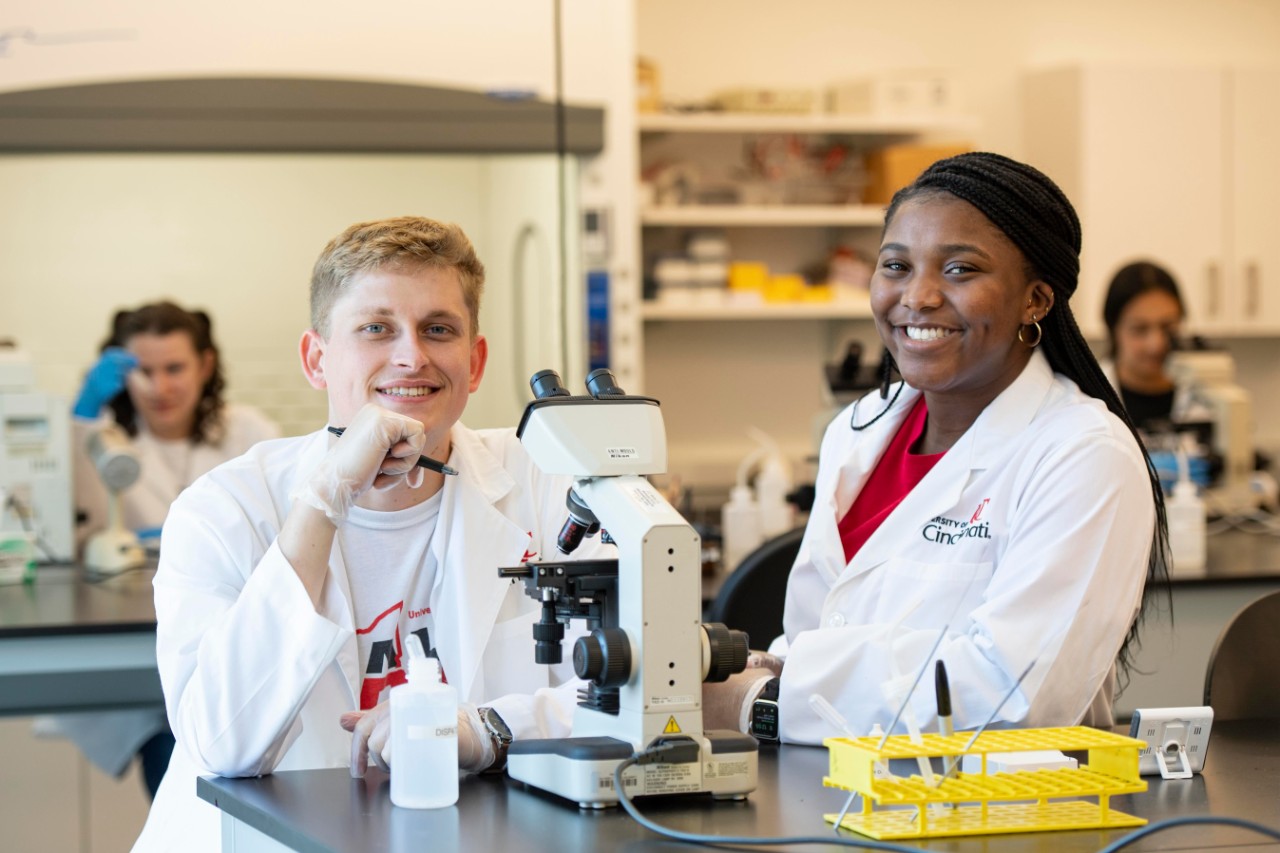 CAHS students working in lab.